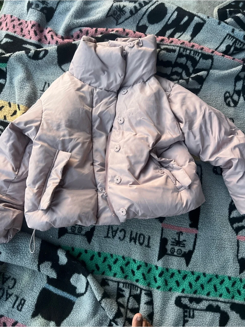 Cropped Quilted Puffer Jacket in Light Mauve